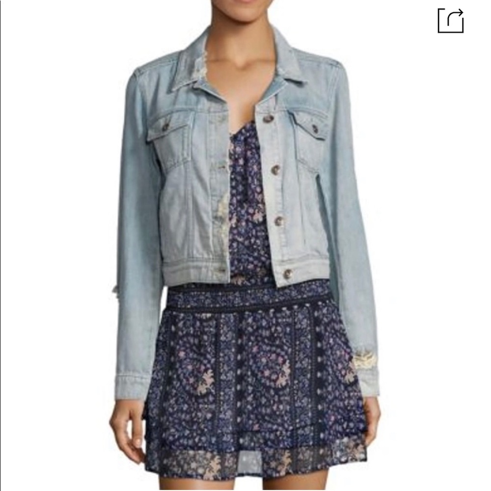 Page Distressed crop Jean jacket - Picture 3 of 9